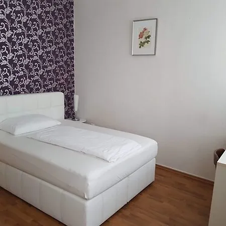 Rheinischer Hof Pensión Leverkusen