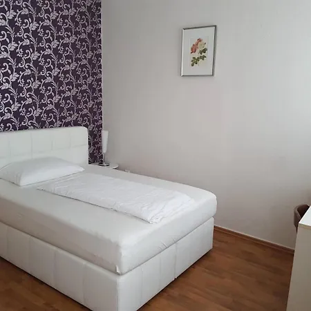 Penzion Rheinischer Hof 2*